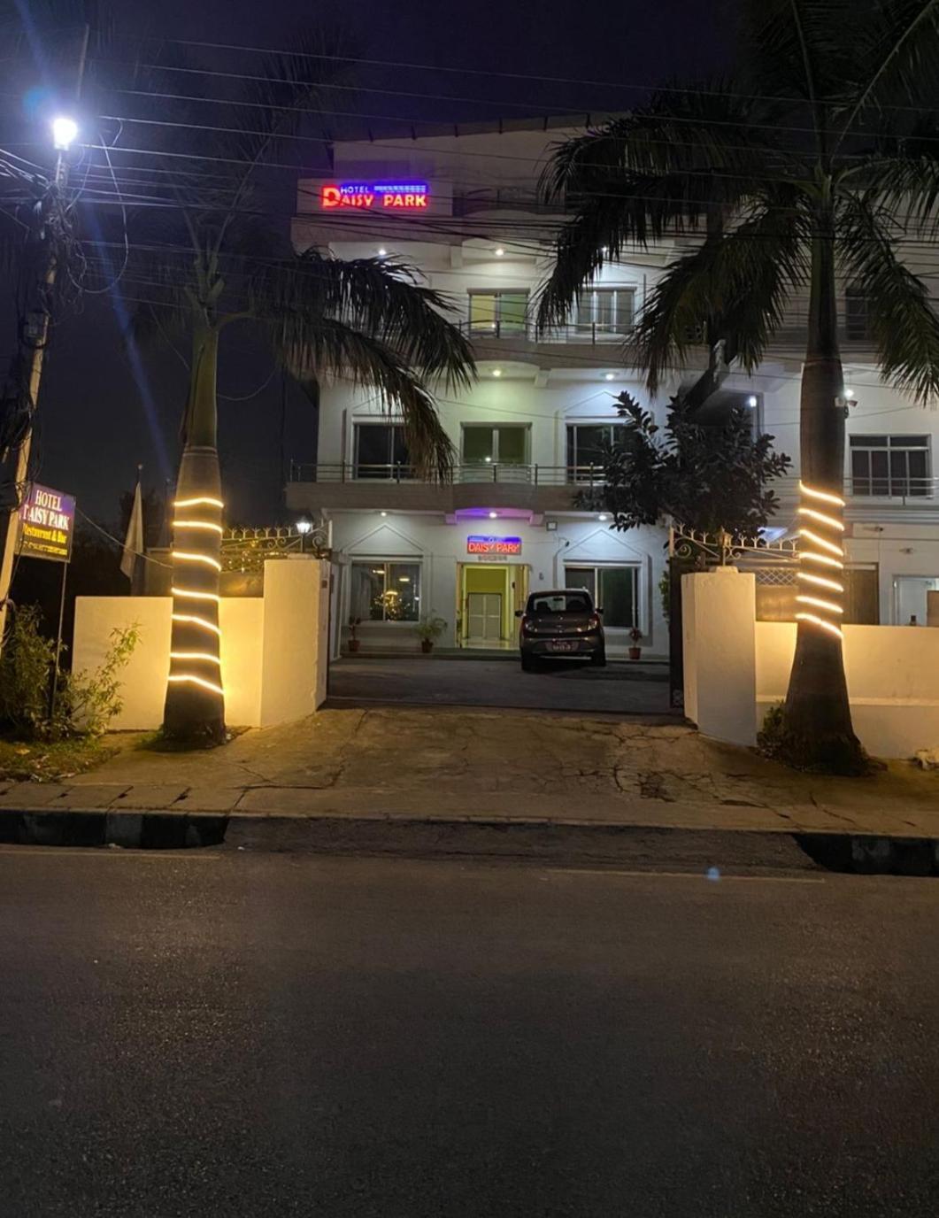 Hotel Daisy Park Siddharthanagar Exterior photo